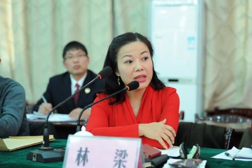河南省人民检察院召开驻周人大代表座谈会